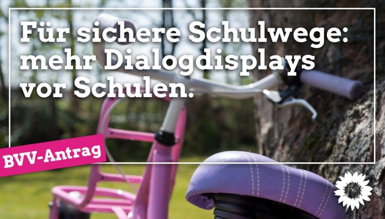 Dialogdisplays vor Schulen