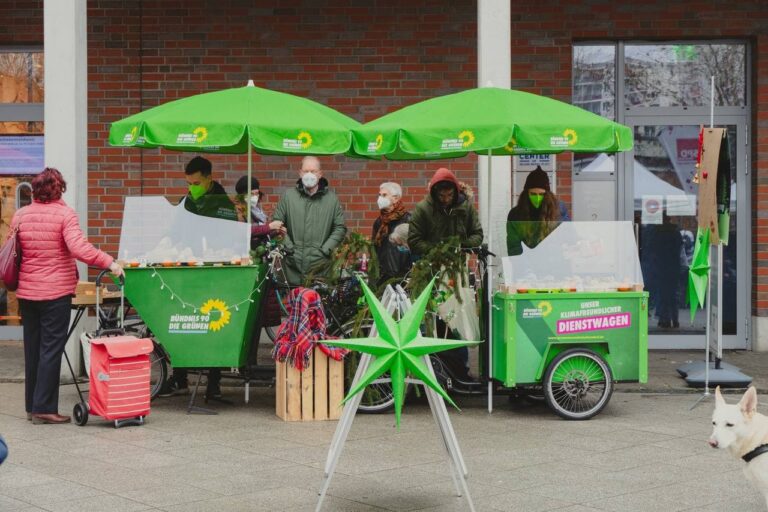 Bündisgrüne bei der Weihnachts-Aktion des Deutschen Roten Kreuzes