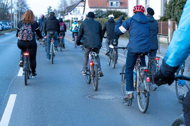 Fahrrad-Lichterfahrt für sichere Schulwege