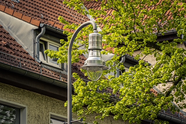 Mehr Licht auf Straßen und Gehwegen