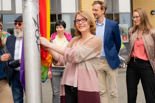 Mit der neuen Queerbeauftragten – Vollgas bei der Bekämpfung von Queerfeindlichkeit in Marzahn-Hellersdorf!