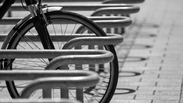 Fahrradstellplätze an den Tramhaltestellen in Mahlsdorf schaffen