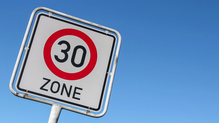 Eltern fordern Tempo 30 auf der Heesestraße
