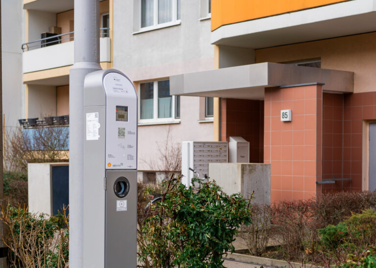 Bündnisgrüne Anträge für Nutzbarmachung der E-Ladelaternen in BVV abgelehnt