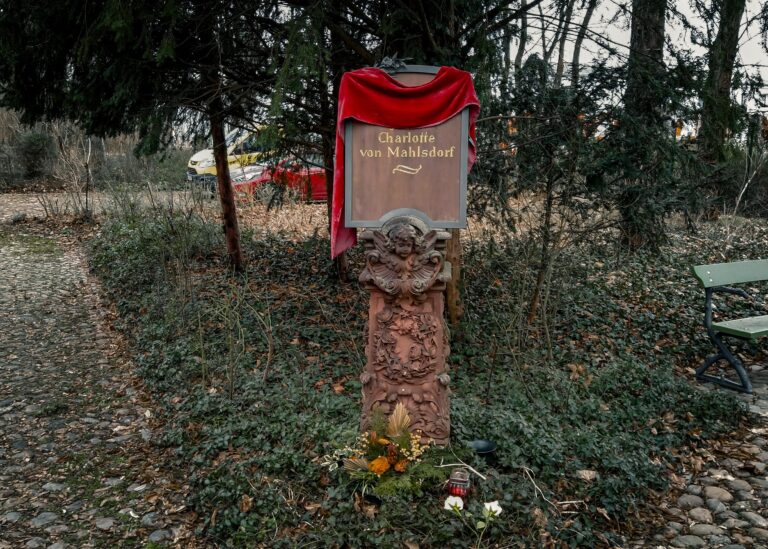 Endlich ein Ehrengrab für Charlotte von Mahlsdorf