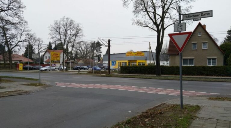 Verkehrssicherheit am Knotenpunkt Hultschiner Damm / Akazienallee / Bergedorfer Straße verbessern