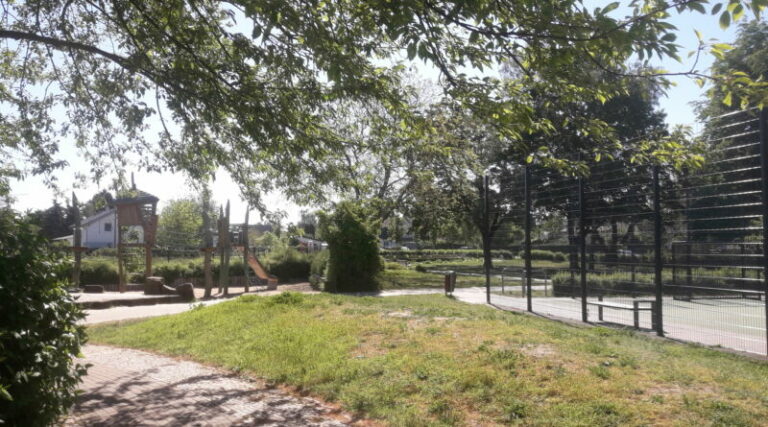 Ulmenspielplatz – Wasser für die Kinder und Fußball gegen Basketball?